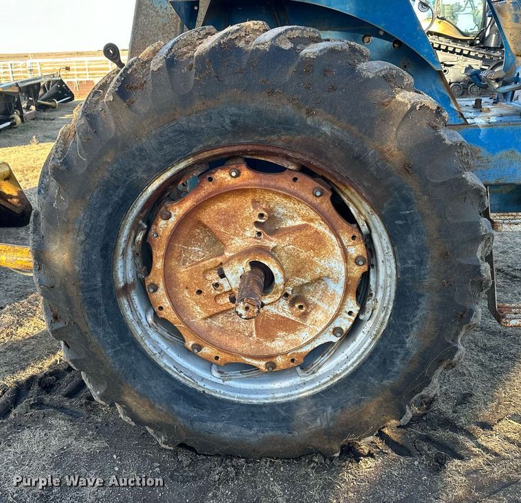 image for item NS9031 1974 Ford 8600  tractor