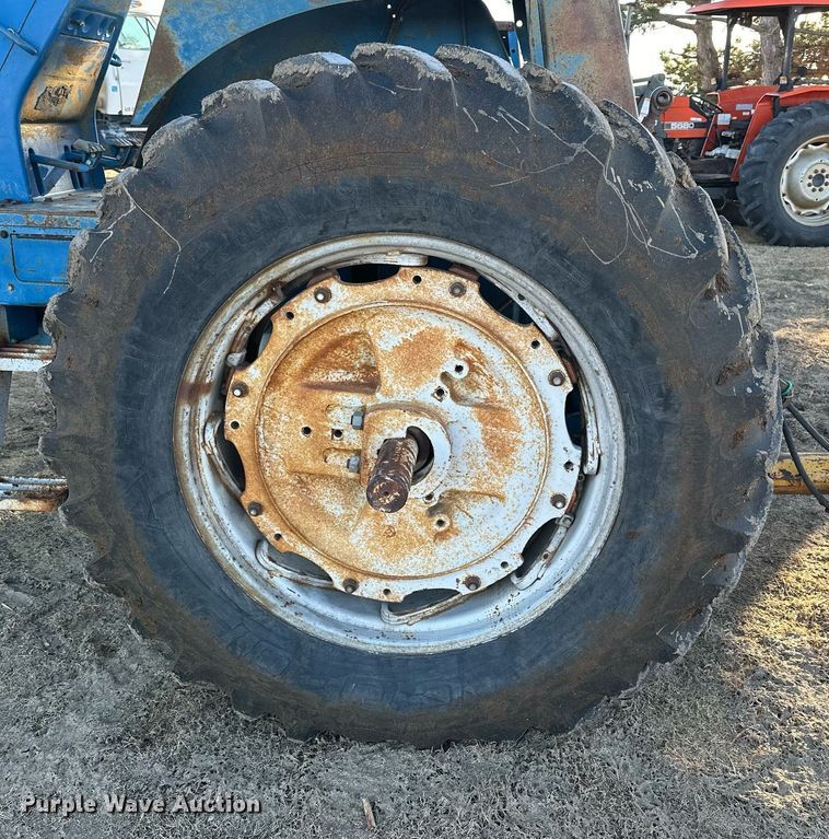 image for item NS9031 1974 Ford 8600  tractor