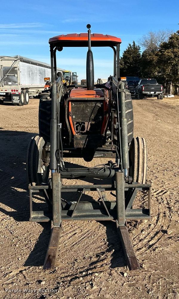 image for item NS9033 1992 AGCO Allis 5680  tractor