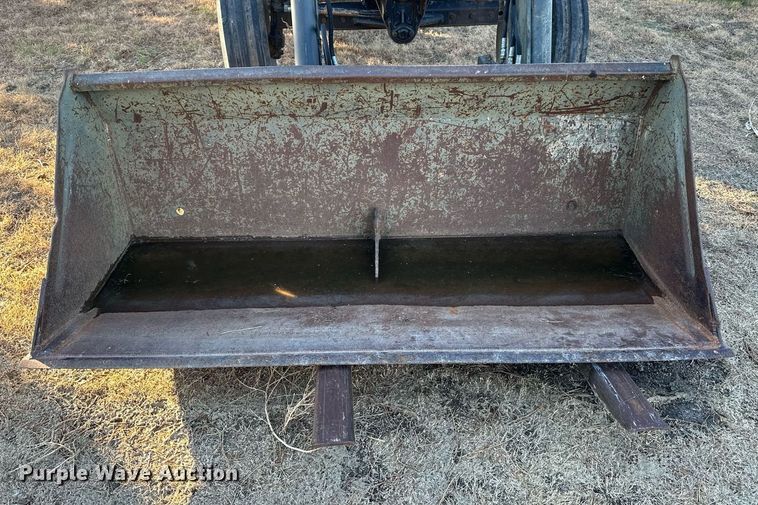 image for item NS9033 1992 AGCO Allis 5680  tractor