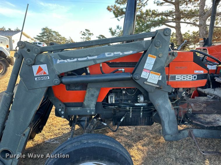 image for item NS9033 1992 AGCO Allis 5680  tractor