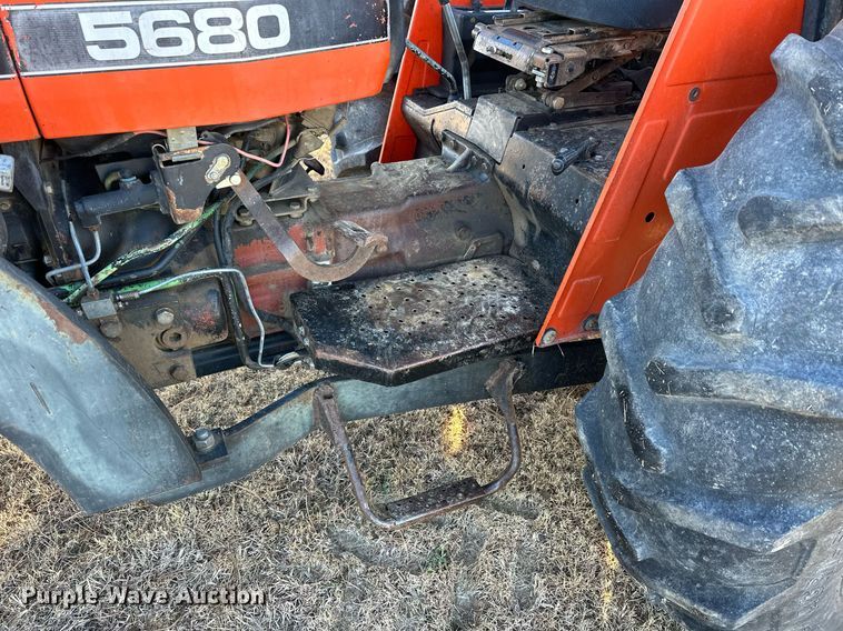 image for item NS9033 1992 AGCO Allis 5680  tractor