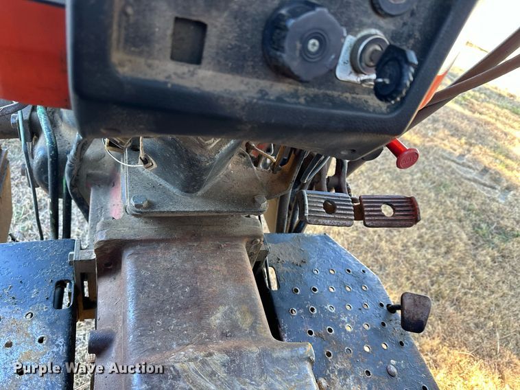 image for item NS9033 1992 AGCO Allis 5680  tractor