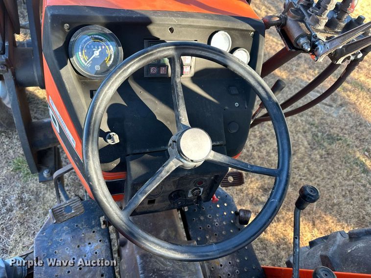 image for item NS9033 1992 AGCO Allis 5680  tractor