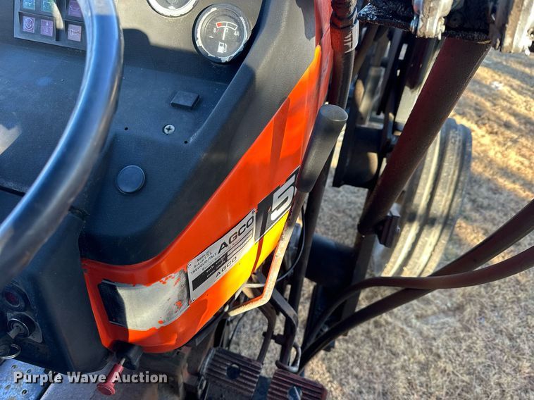 image for item NS9033 1992 AGCO Allis 5680  tractor