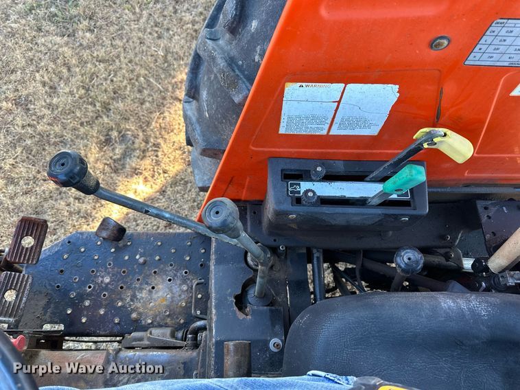 image for item NS9033 1992 AGCO Allis 5680  tractor