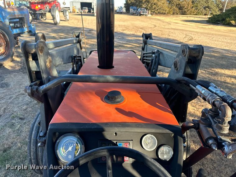 image for item NS9033 1992 AGCO Allis 5680  tractor