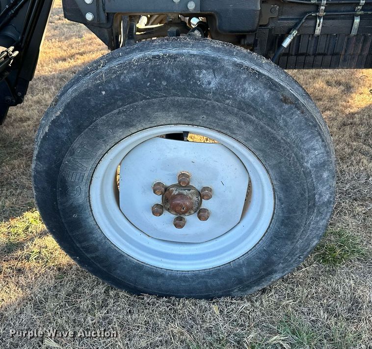 image for item NS9033 1992 AGCO Allis 5680  tractor