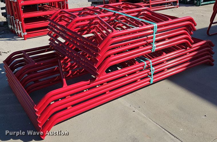 image for item NZ9087 B&W square bale feeders