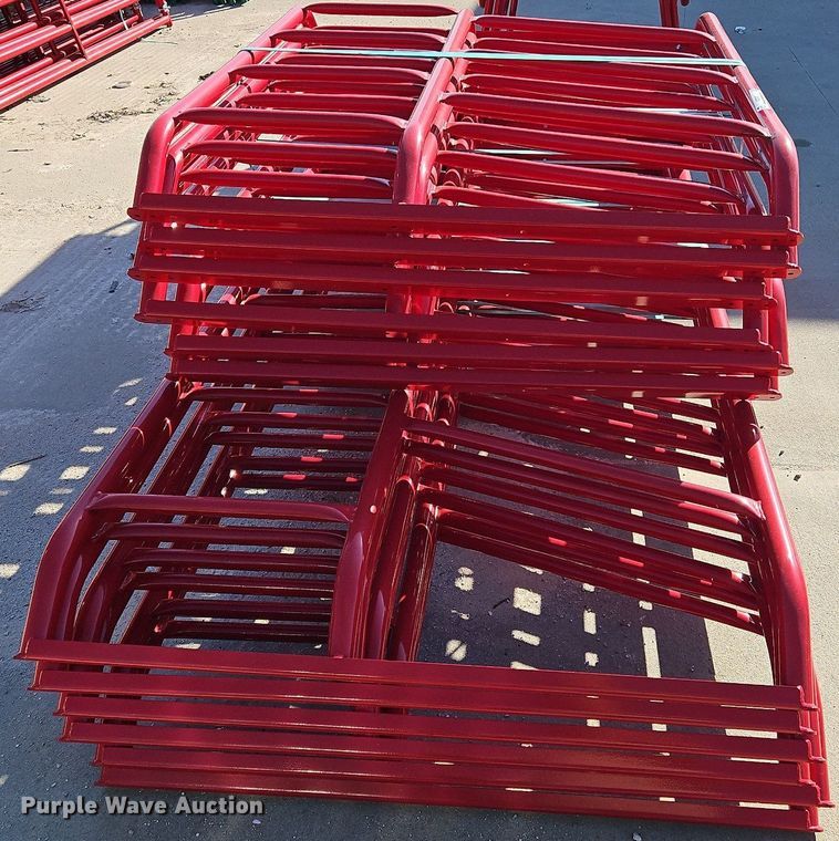 image for item NZ9087 B&W square bale feeders