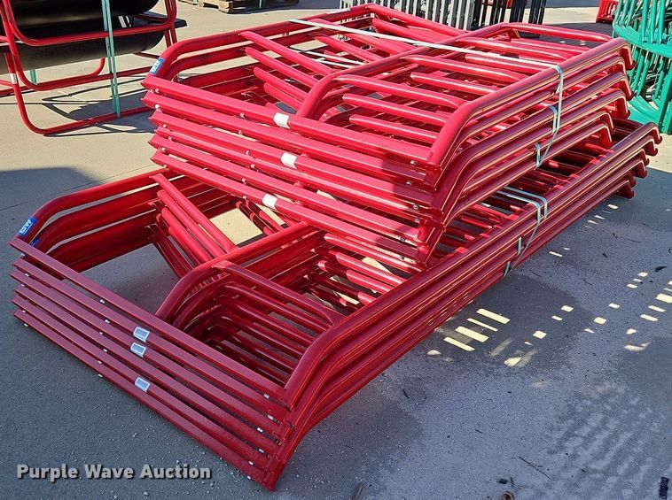 image for item NZ9087 B&W square bale feeders