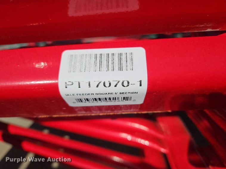 image for item NZ9087 B&W square bale feeders