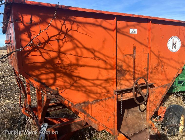 image for item OA9237 Korhumel Industries 220  gravity wagon