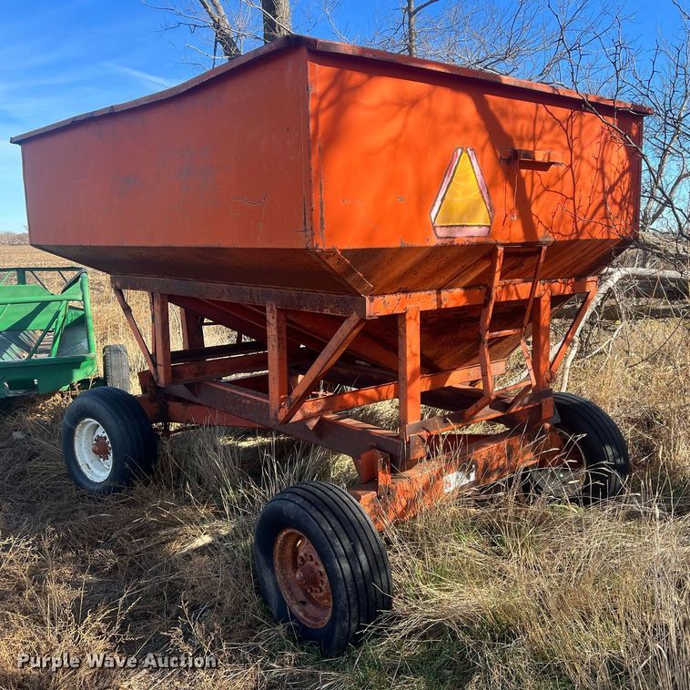 image for item OA9237 Korhumel Industries 220  gravity wagon