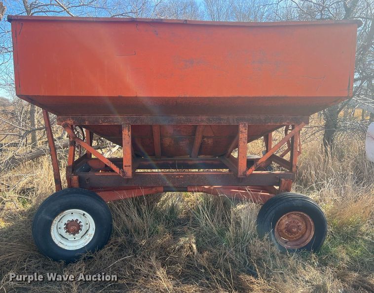image for item OA9237 Korhumel Industries 220  gravity wagon