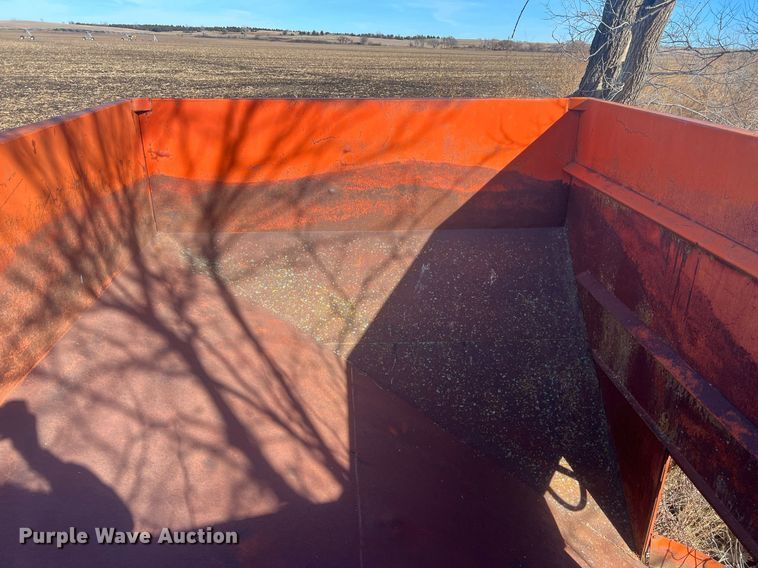 image for item OA9237 Korhumel Industries 220  gravity wagon