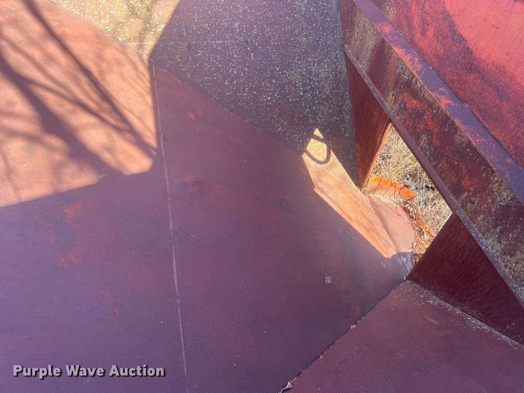 image for item OA9237 Korhumel Industries 220  gravity wagon