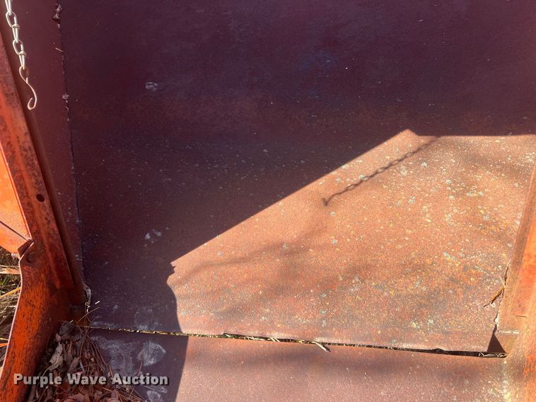 image for item OA9237 Korhumel Industries 220  gravity wagon