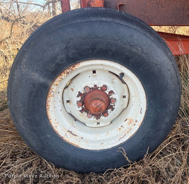 image for item OA9237 Korhumel Industries 220  gravity wagon