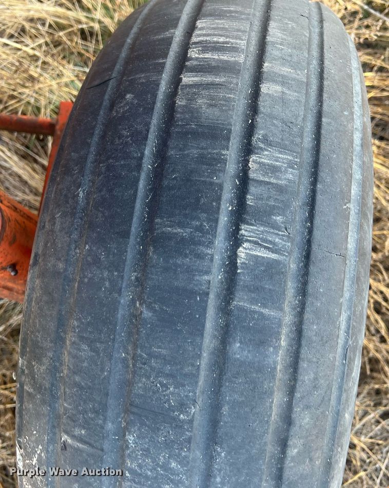 image for item OA9237 Korhumel Industries 220  gravity wagon