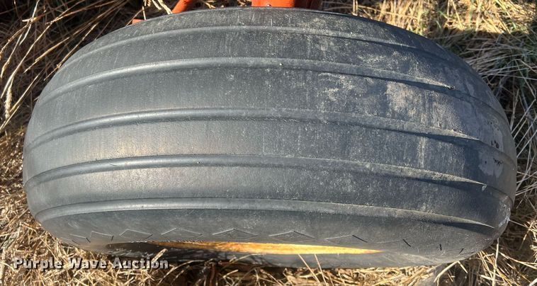 image for item OA9237 Korhumel Industries 220  gravity wagon