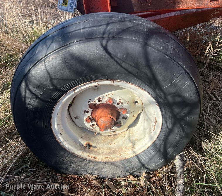 image for item OA9237 Korhumel Industries 220  gravity wagon