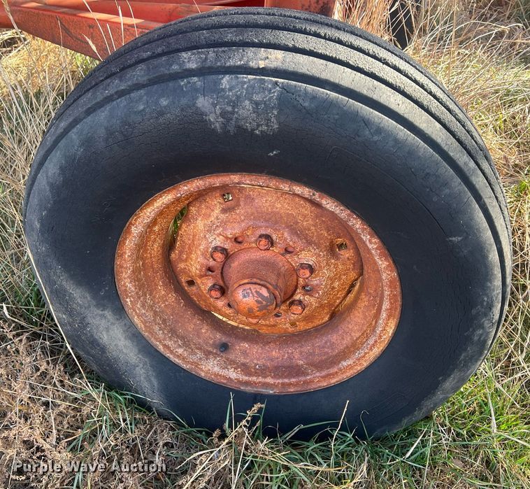 image for item OA9237 Korhumel Industries 220  gravity wagon