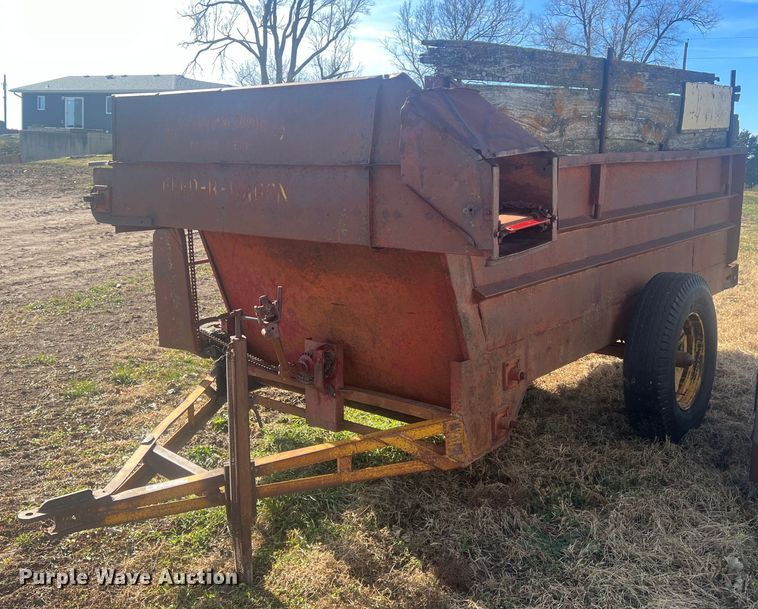 image for item OA9238 Kelly-Ryan Feed-R-Wagon  feed wagon
