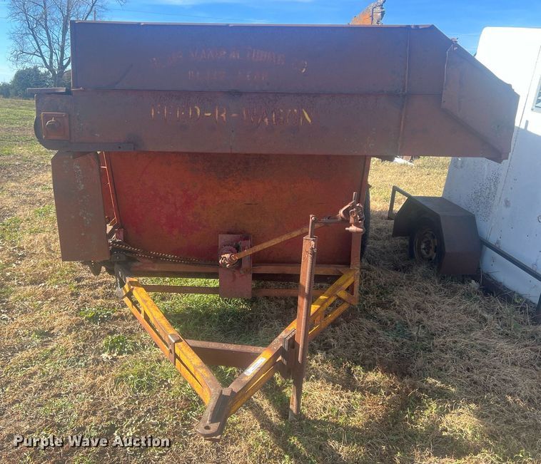 image for item OA9238 Kelly-Ryan Feed-R-Wagon  feed wagon