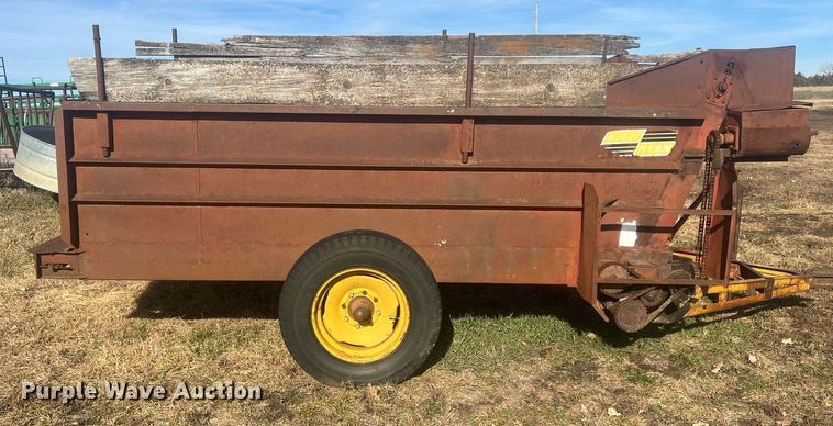 image for item OA9238 Kelly-Ryan Feed-R-Wagon  feed wagon
