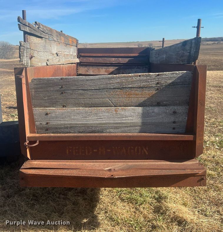 image for item OA9238 Kelly-Ryan Feed-R-Wagon  feed wagon