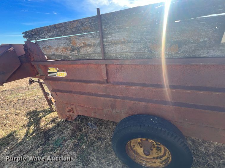 image for item OA9238 Kelly-Ryan Feed-R-Wagon  feed wagon