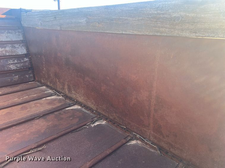 image for item OA9238 Kelly-Ryan Feed-R-Wagon  feed wagon