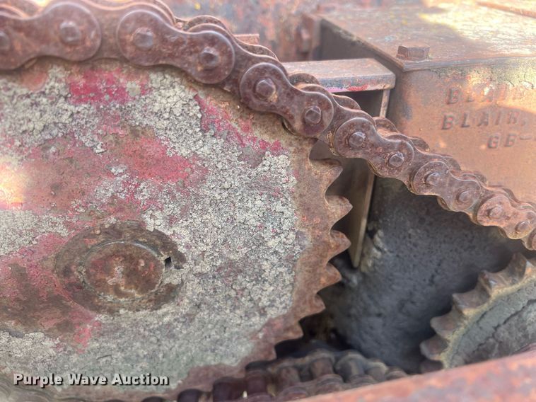 image for item OA9238 Kelly-Ryan Feed-R-Wagon  feed wagon