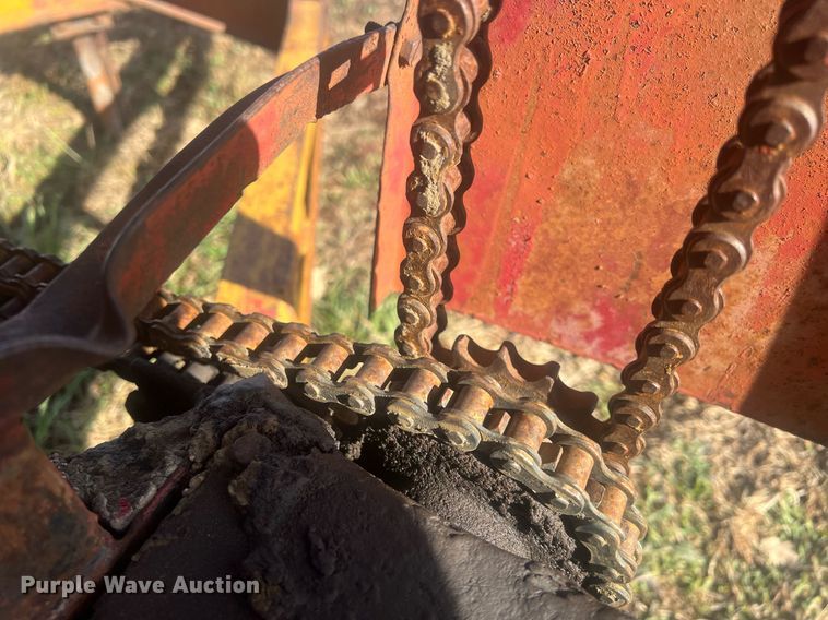 image for item OA9238 Kelly-Ryan Feed-R-Wagon  feed wagon