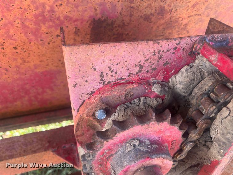 image for item OA9238 Kelly-Ryan Feed-R-Wagon  feed wagon