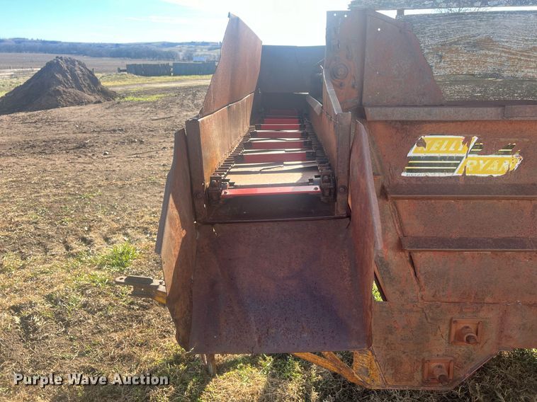 image for item OA9238 Kelly-Ryan Feed-R-Wagon  feed wagon