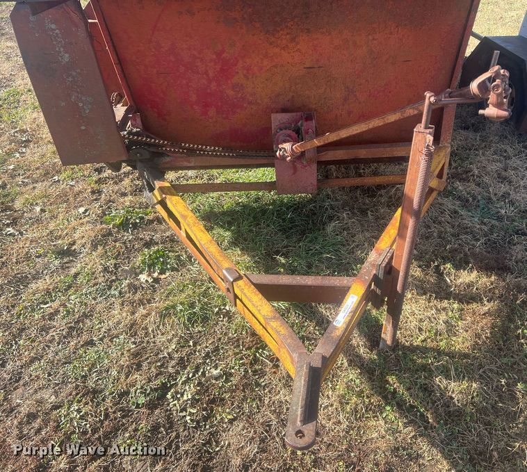 image for item OA9238 Kelly-Ryan Feed-R-Wagon  feed wagon
