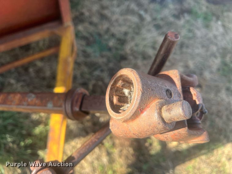 image for item OA9238 Kelly-Ryan Feed-R-Wagon  feed wagon