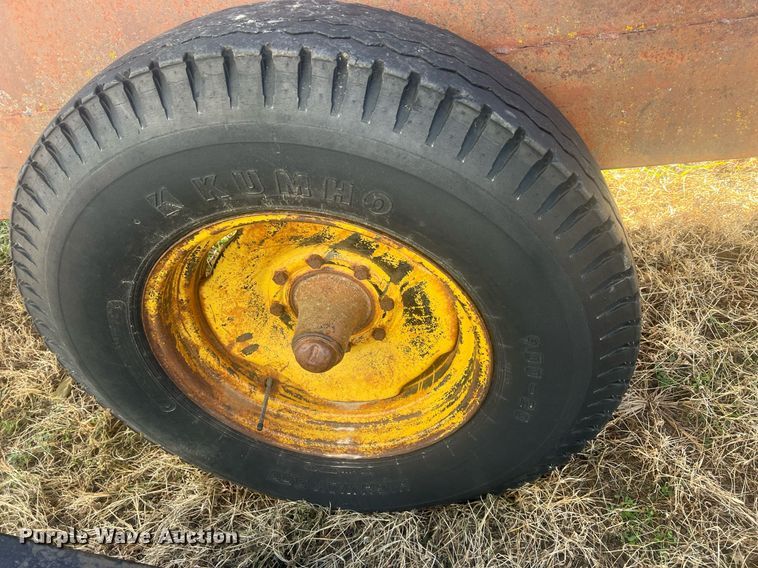 image for item OA9238 Kelly-Ryan Feed-R-Wagon  feed wagon