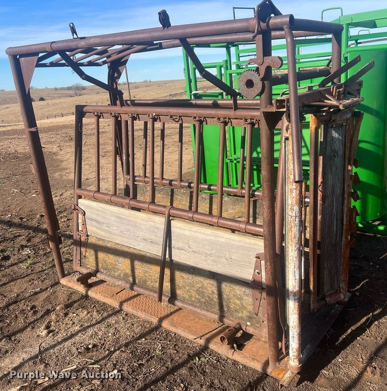 image for item OA9240 Livestock chute