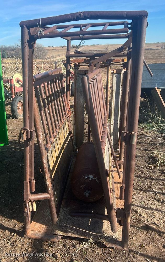 image for item OA9240 Livestock chute