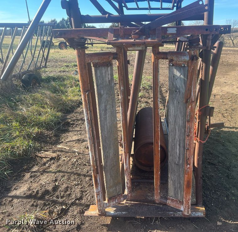 image for item OA9240 Livestock chute