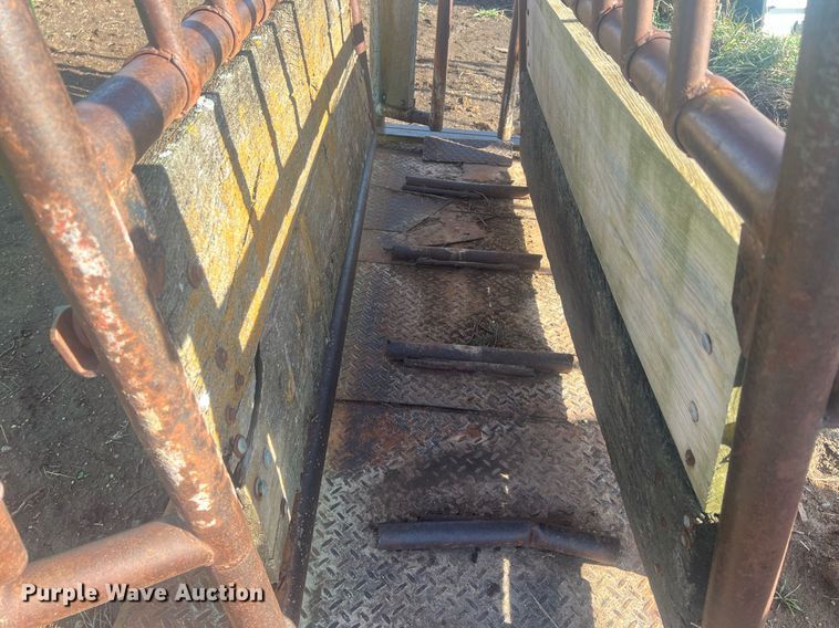 image for item OA9240 Livestock chute