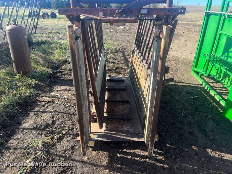 image for item OA9240 Livestock chute