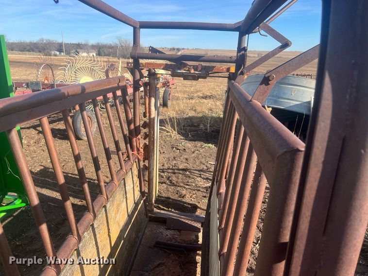image for item OA9240 Livestock chute