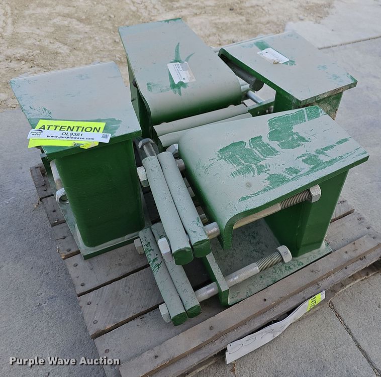 image for item OL9381 (4) John Deere minimum till ripper brackets