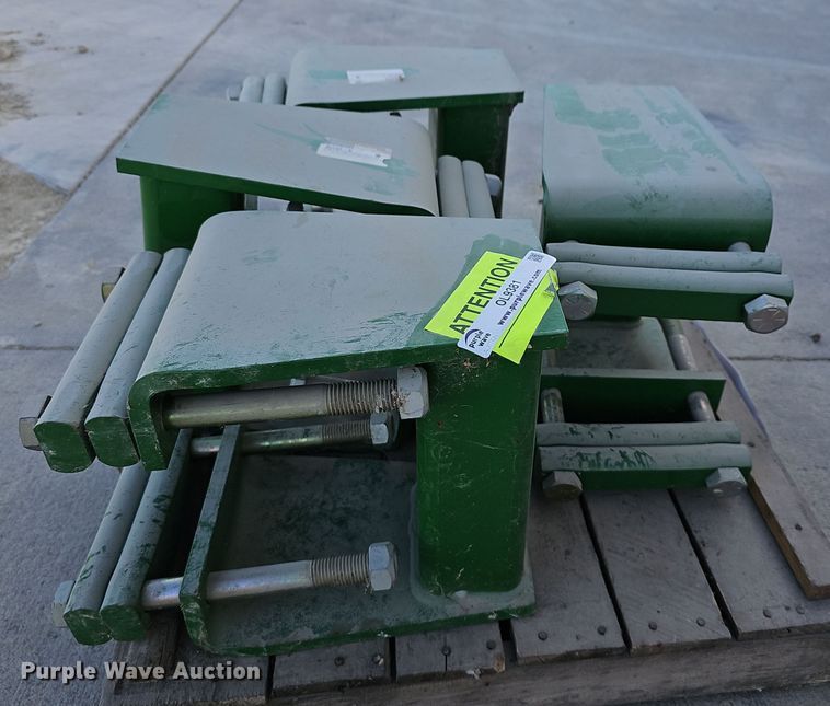 image for item OL9381 (4) John Deere minimum till ripper brackets