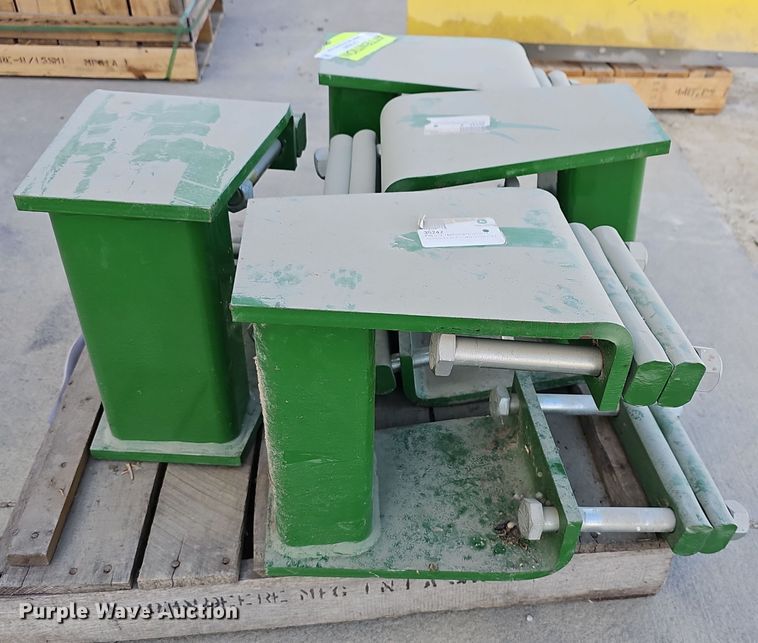 image for item OL9381 (4) John Deere minimum till ripper brackets