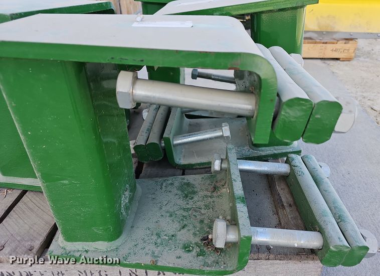 image for item OL9381 (4) John Deere minimum till ripper brackets